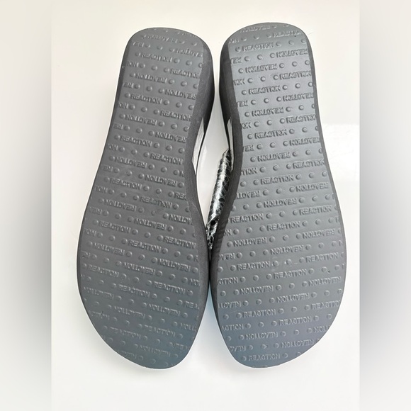 Kenneth Cole Reaction Silver and Black Sandals in size 8M - Picture 7 of 7